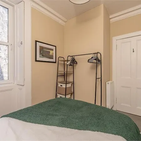 Apartment Traditional One Bed Flat, Historic Old Town Edinburgh