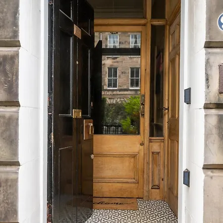 Spacious Flat Near Centre Lejlighed *