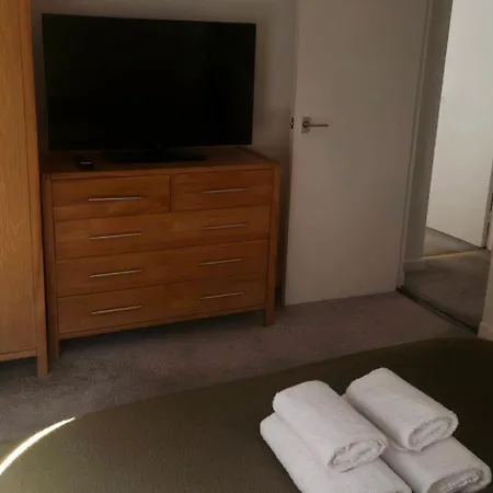 Old Town - Royal Mile Neighbour 2-bed, 2-bath Apartment *