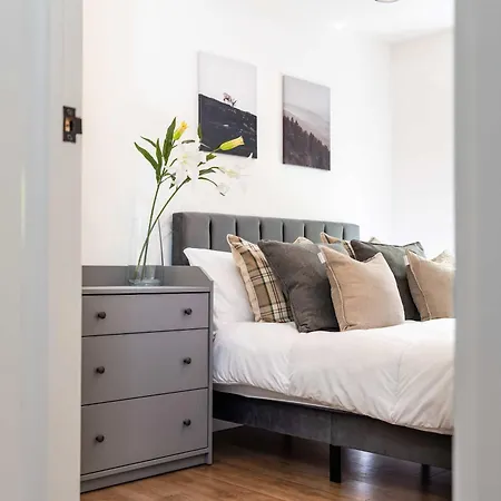 Apartment Spacious 2br - Parking Near Centre *