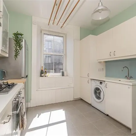 Traditional One Bed Flat, Historic Old Town Edinburgh * Edinburgh