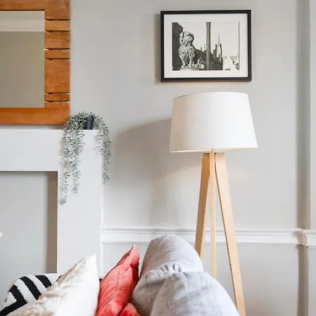Lägenhet Large Super 3 Bed -princes Street, Parking Edinburg