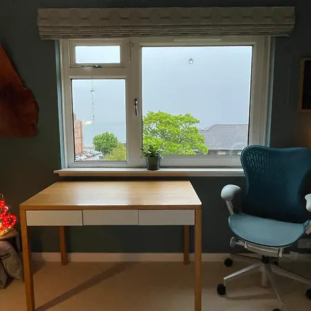 Mid-century Gem Steps From The * 爱丁堡