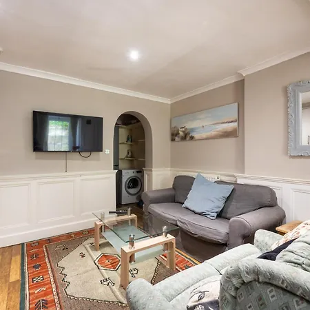 Spacious Flat Near Centre Lejlighed *