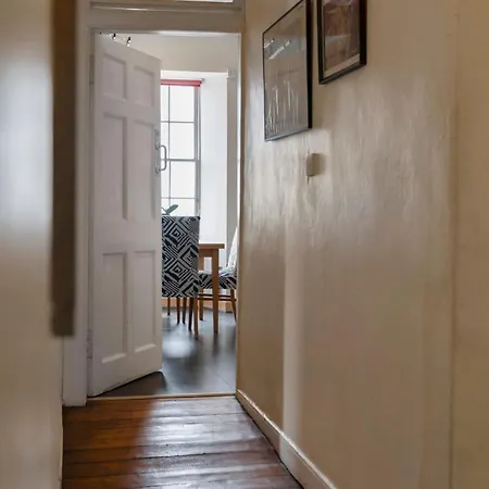 Large Super 3 Bed -princes Street, Parking Lägenhet *