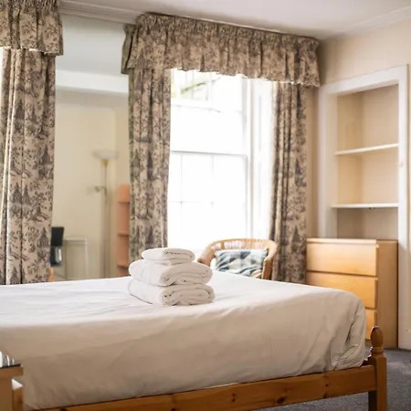 Spacious Flat Near Centre Lejlighed *