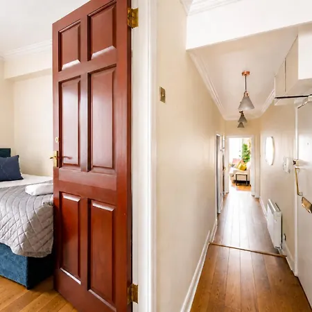 Stunning Royal Mile 2 Bedroom Edinburgh