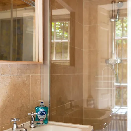 Spacious Flat Near Centre Edimburgo