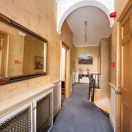 Spacious Flat Near Centre Lejlighed *