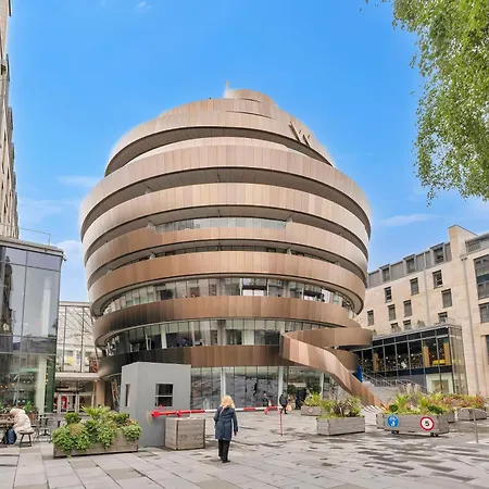 Large Super 3 Bed -princes Street, Parking Lägenhet
