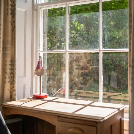 Spacious Flat Near Centre *