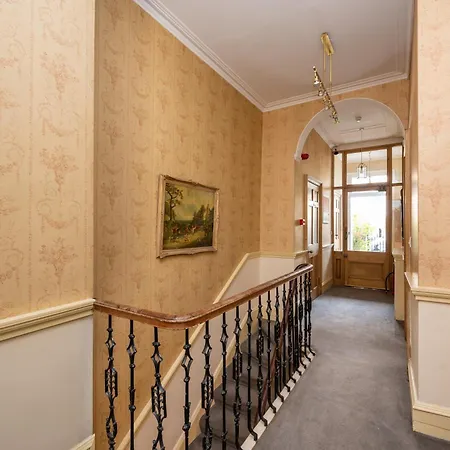 Spacious Flat Near Centre Lejlighed