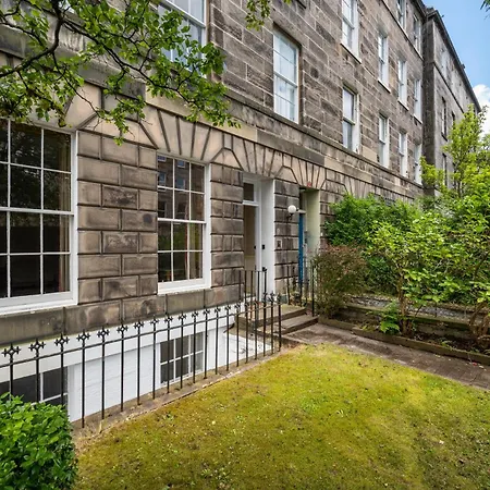 Spacious Flat Near Centre