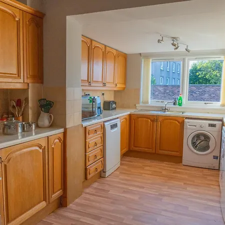 3 Bedroom Home, Peaceful Garden Feriehus *