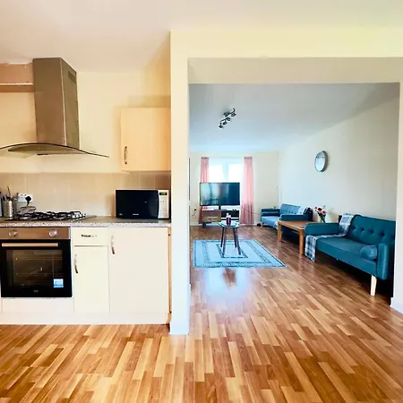Σπίτι διακοπών 3 Floors, 4 Bedroom House With A Private Driveway! Εδιμβούργο