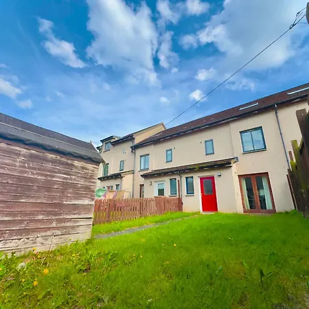 3 Floors, 4 Bedroom House With A Private Driveway! Εδιμβούργο