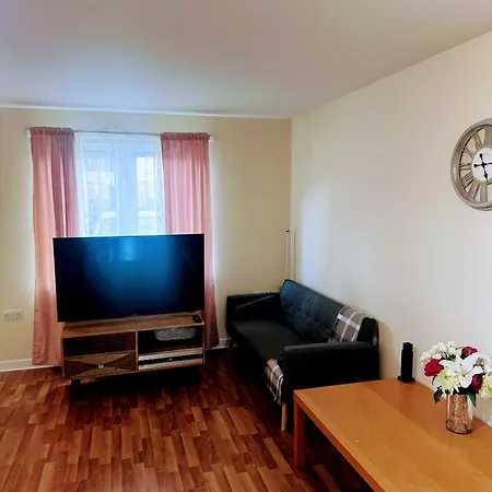 3 Floors, 4 Bedroom House With A Private Driveway!