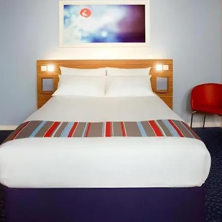 Отель Travelodge Dreghorn 3*