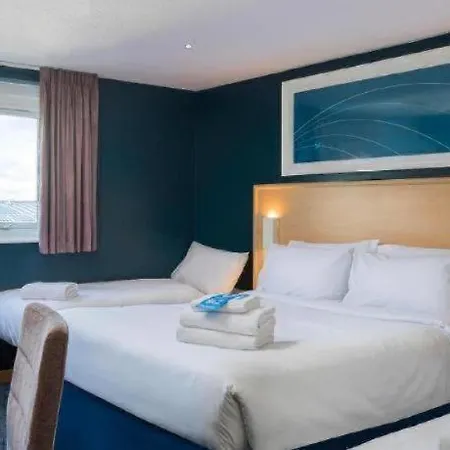 Отель Travelodge Dreghorn