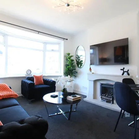 Deluxe 3 Bed, Sleeps 8, Free Parking, Edinurgh 펜션