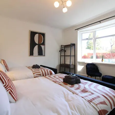 Deluxe 3 Bed, Sleeps 8, Free Parking, Edinurgh