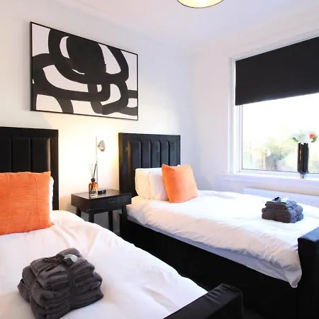Deluxe 3 Bed, Sleeps 8, Free Parking, Edinurgh 펜션