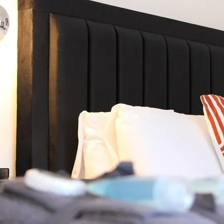 Deluxe 3 Bed, Sleeps 8, Free Parking, Edinurgh 에든버러