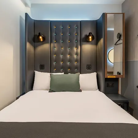 Hotel Point A St Andrew Square 3*