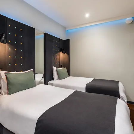 Hotel Point A St Andrew Square 3*