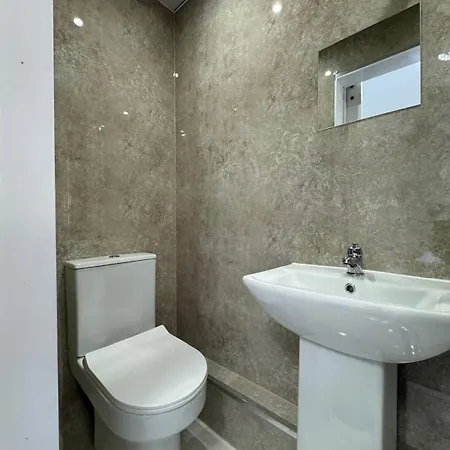 Edinburgh City Hotel 4*