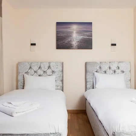 Casa de Férias Luxurious Townhouse With Hot Tub Edimburgo