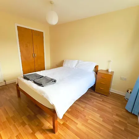 Σπίτι διακοπών 3 Floors, 4 Bedroom House With A Private Driveway! *