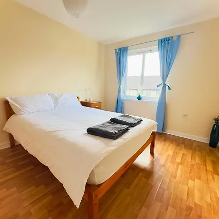 3 Floors, 4 Bedroom House With A Private Driveway! *