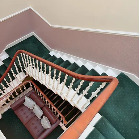 Hanover House 3*