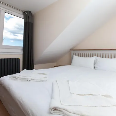 Casa de Férias Luxurious Townhouse With Hot Tub Edimburgo