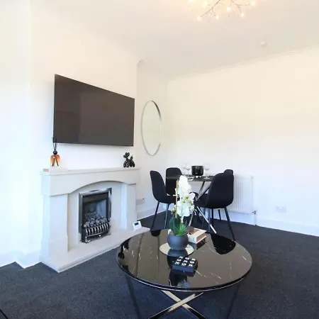 Deluxe 3 Bed, Sleeps 8, Free Parking, Edinurgh 펜션