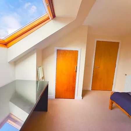 3 Floors, 4 Bedroom House With A Private Driveway! * Εδιμβούργο