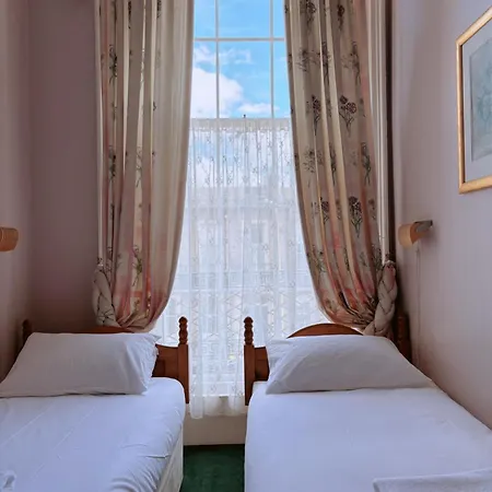 Hanover House 게스트하우스 3*