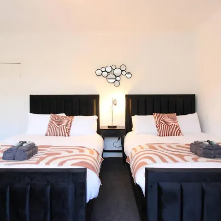 펜션 Deluxe 3 Bed, Sleeps 8, Free Parking, Edinurgh