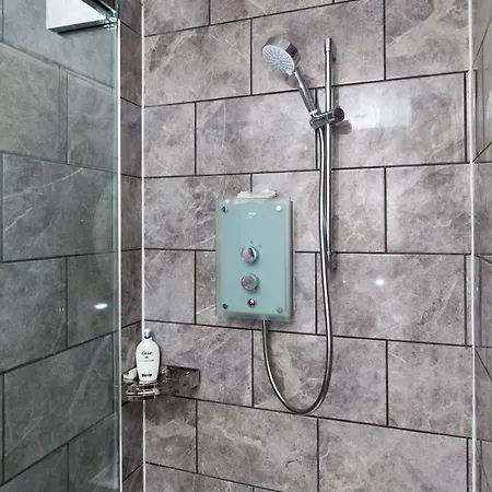 Luxurious Townhouse With Hot Tub Casa de Férias