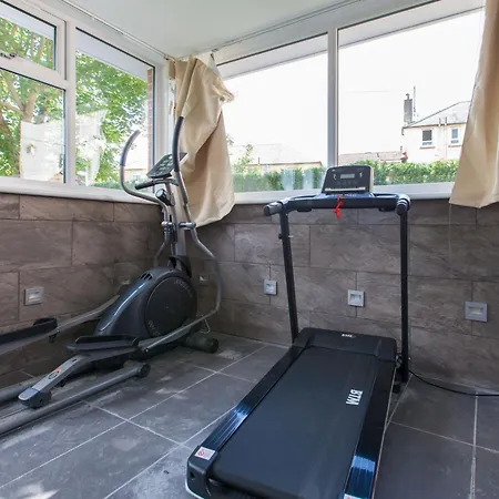 Luxurious Townhouse With Hot Tub *