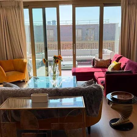 Stunning And Three Bedroom Penthouse With Roof Terrace Эдинбург
