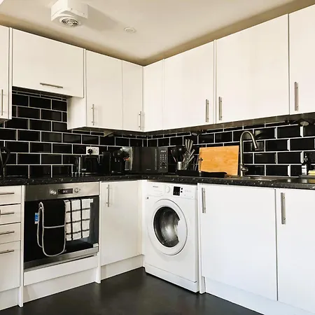 3 Bedroom Next To Royal Mile & Castle *