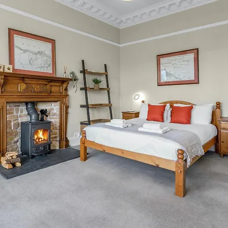 Victorian Apartment, Walk To Old Town, Sleeps 8 Apartamento