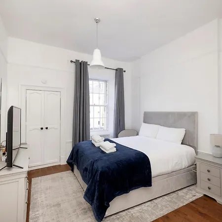 Stylish West End 1-bed - Prime Location
