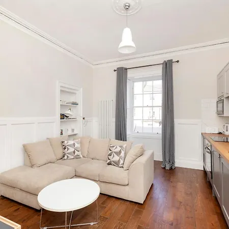 Stylish West End 1-bed - Prime Location