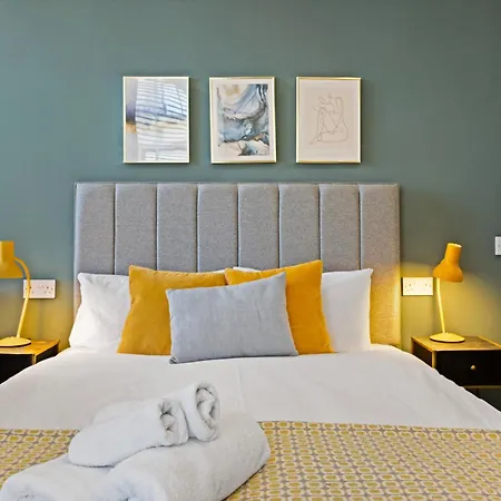 Castle Steps Away - Modern Flat 公寓 *