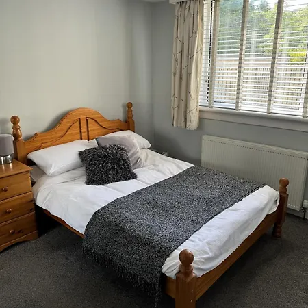 Edinburgh, Morningside Area, 3 To 4 Bedroom, Free On Road Parking Appartement *