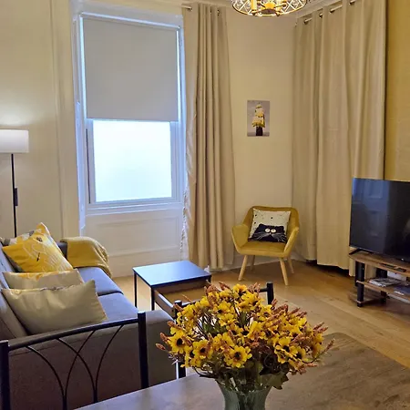 Lovely Immaculate Flat By Meadows 아파트 *