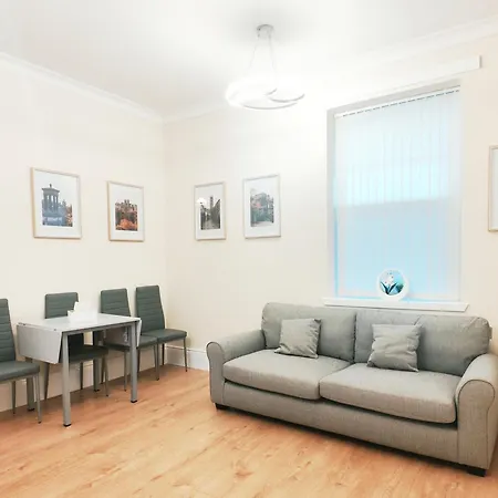 Charming 2br شقة *